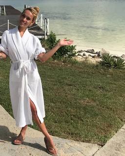 Patricia Conde feet photo thumbnail