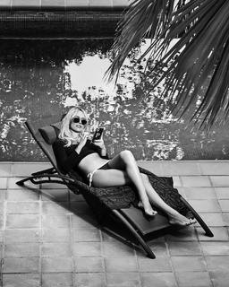 Patricia Conde feet photo thumbnail