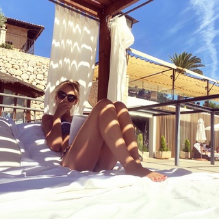 Patricia Conde feet photo thumbnail