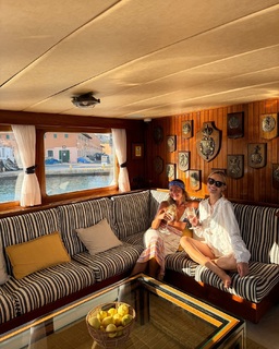 Patricia Conde feet photo thumbnail