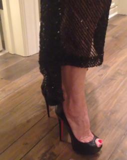 Patricia Heaton feet photo thumbnail