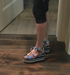 Patricia Heaton feet photo thumbnail