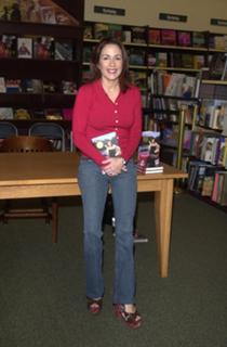Patricia Heaton feet photo thumbnail