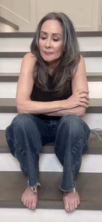 Patricia Heaton feet photo thumbnail