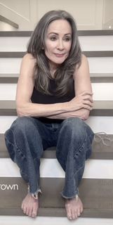 Patricia Heaton feet photo thumbnail