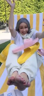 Patricia Heaton feet photo 3