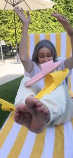 Patricia Heaton feet photo 2