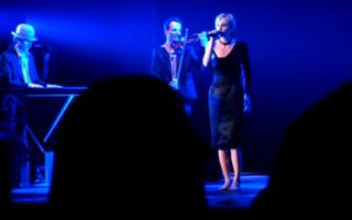 Patricia Kaas feet photo 3