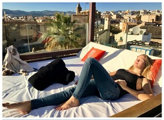 Patricia Montero feet photo thumbnail