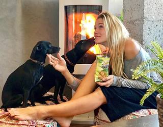 Patricia Montero feet photo thumbnail