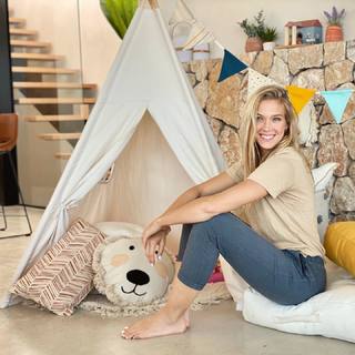 Patricia Montero feet photo thumbnail