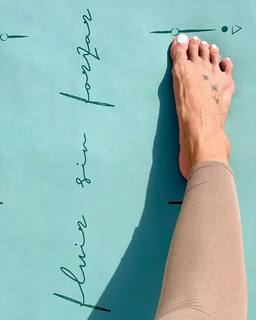 Patricia Montero feet photo thumbnail