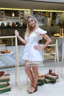 Patricia Montero feet photo thumbnail