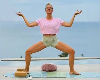 Patricia Montero feet photo thumbnail