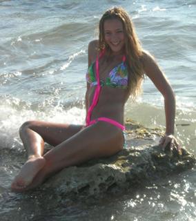 Patricia Montero feet photo thumbnail