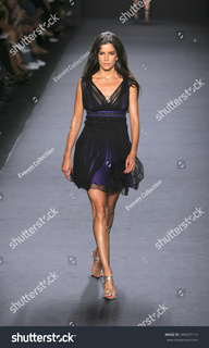 Patricia Velasquez feet photo thumbnail