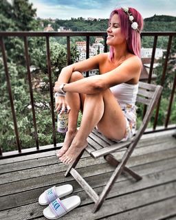 Patricie Pagácová feet photo thumbnail