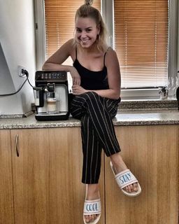 Patricie Pagácová feet photo thumbnail