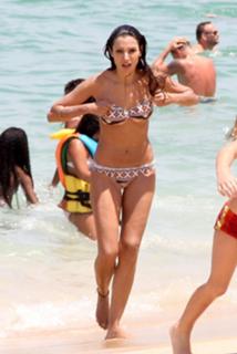 Patrícia Poeta feet photo thumbnail