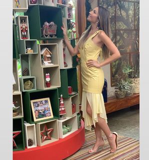 Patrícia Poeta feet photo thumbnail