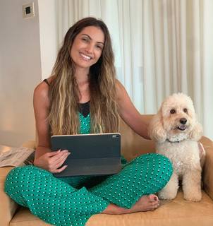 Patrícia Poeta feet photo thumbnail