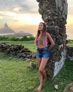 Patrícia Poeta feet photo thumbnail