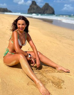 Patrícia Poeta feet photo thumbnail