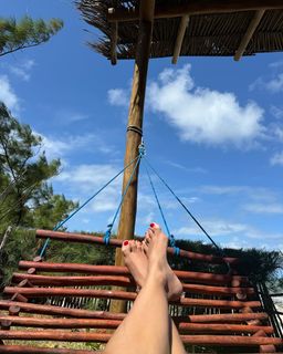 Patrícia Poeta feet photo thumbnail