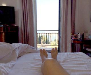 Patsy Kensit feet photo thumbnail