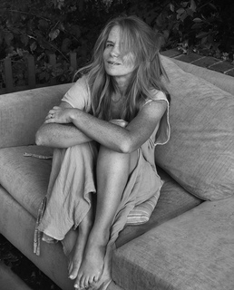 Patsy Palmer feet photo thumbnail