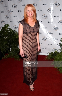 Patty Loveless feet photo 10