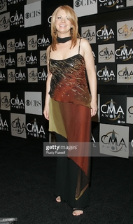 Patty Loveless feet photo 9