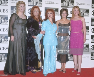 Patty Loveless feet photo 8