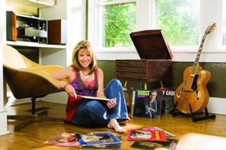 Patty Loveless feet photo 2