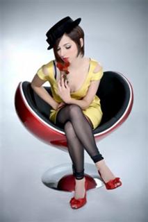 Paty Cantú feet photo thumbnail