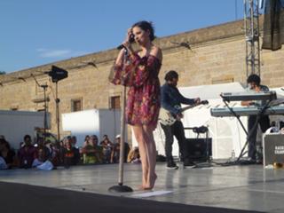Paty Cantú feet photo thumbnail