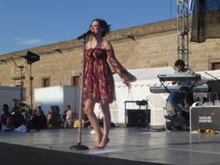 Paty Cantú feet photo thumbnail
