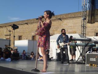 Paty Cantú feet photo thumbnail