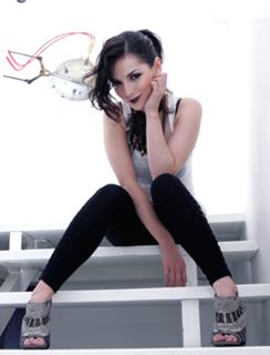 Paty Cantú feet photo thumbnail
