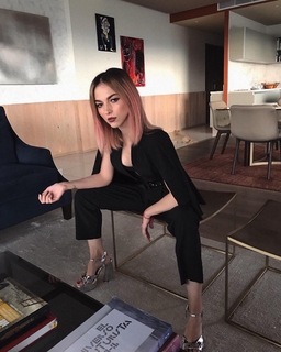 Paty Cantú feet photo thumbnail