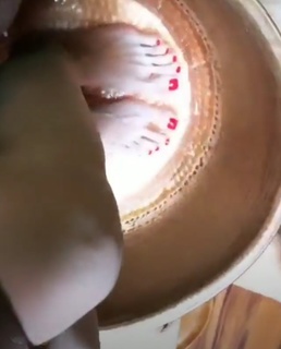 Paty Cantú feet photo thumbnail