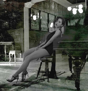 Paty Cantú feet photo thumbnail