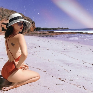 Paty Cantú feet photo thumbnail
