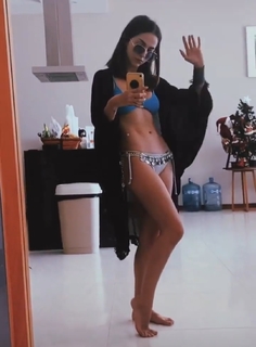Paty Cantú feet photo thumbnail