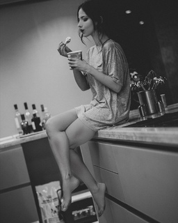 Paty Cantú feet photo thumbnail