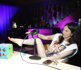 Paty Cantú feet photo thumbnail