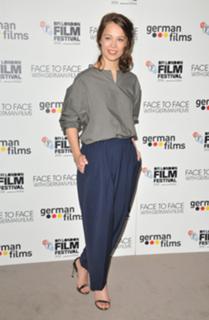Paula Beer feet photo 9