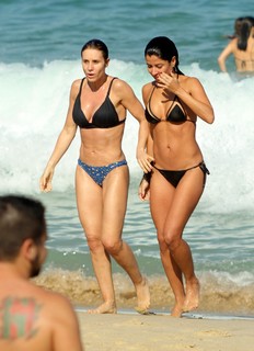 Paula Burlamaqui feet photo 3