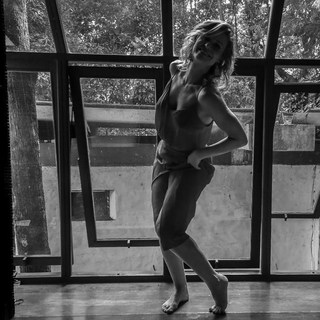 Paula Burlamaqui feet photo 3