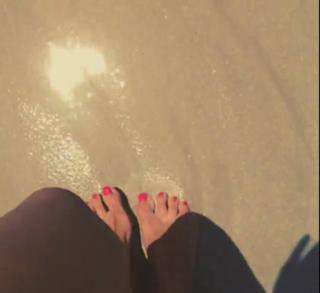 Paula Echevarría feet photo thumbnail